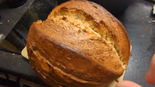Video of bread, crackling on its own. Crunch when poked. Sounding hollow when tapped 